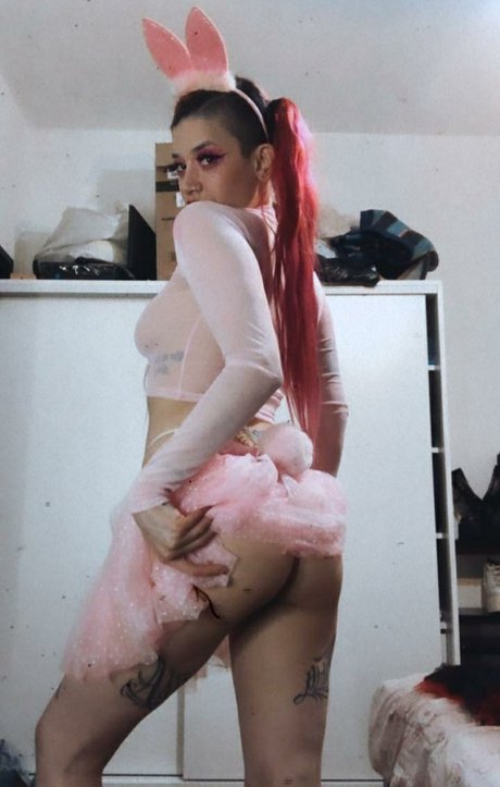 Niniah Wolfy pornstar sexy pics