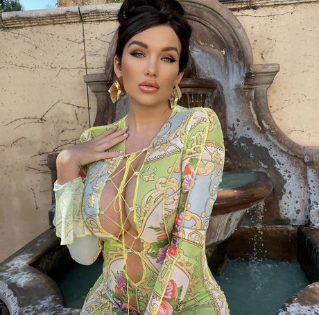 Trista Mikail star pretty archive