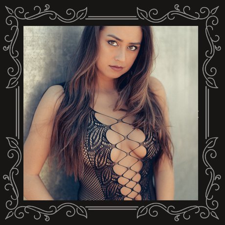 Erin Cahill pornstar erotic photos