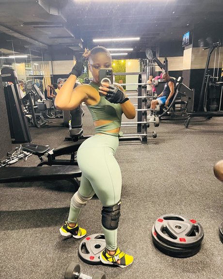 Sharon Gambu model hot image