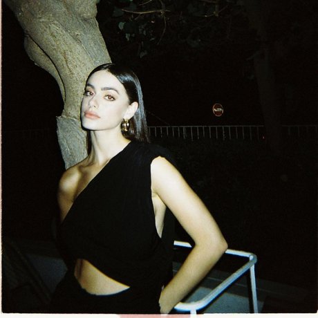 Yael Shelbia model nice image