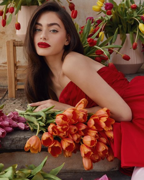 Yael Shelbia perfect actress images