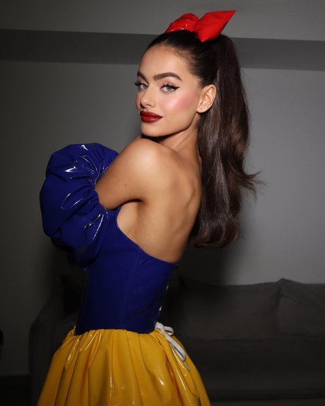 Yael Shelbia nice model pics