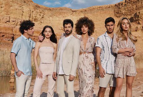 Yael Shelbia sexy actress pic