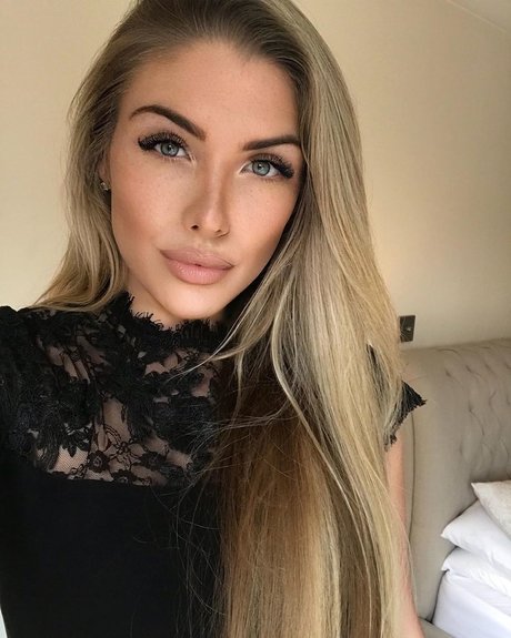 Bethany Samuels nice model pic