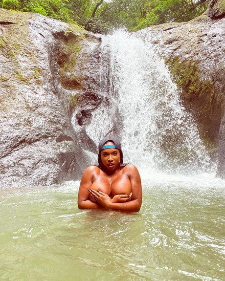 Hannah Aldoroty model nude picture