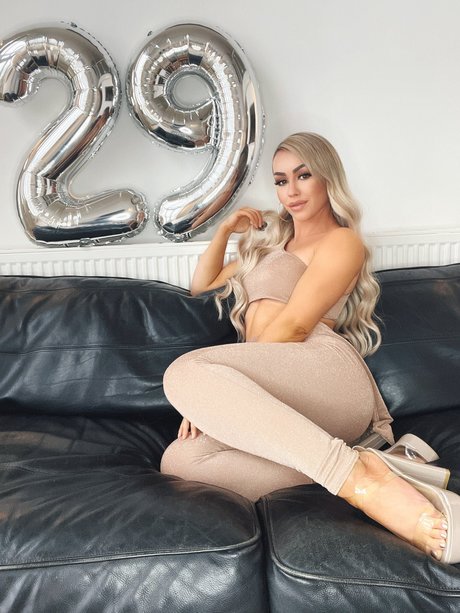 Layla Peach beautiful star gallery