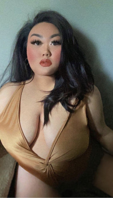 Kendra Vaaj exclusive star gallery