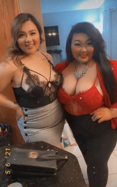 Kendra Vaaj nudes model photo