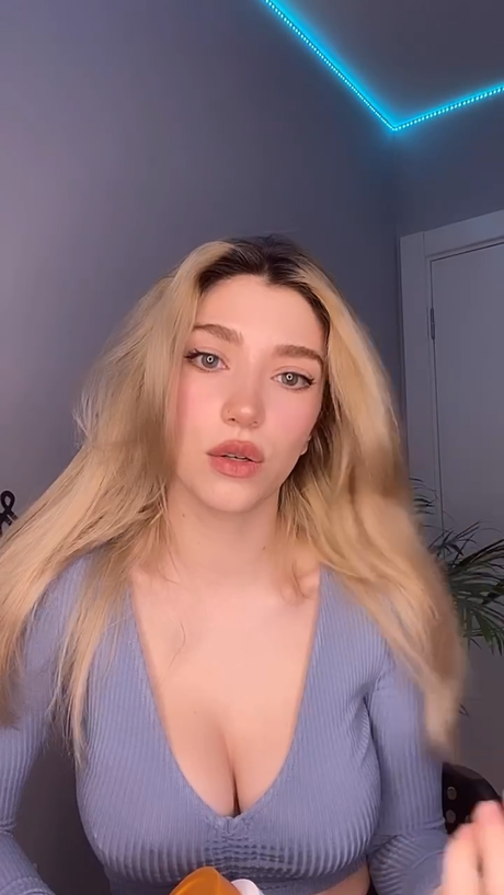 _Kardelen Oeztas free actress img