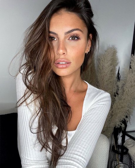 Natasha Nesci_ erotic actress gallery