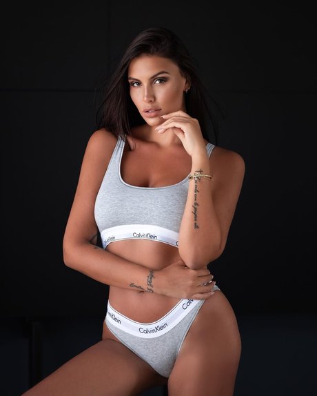 Natasha Nesci_ model high quality pic