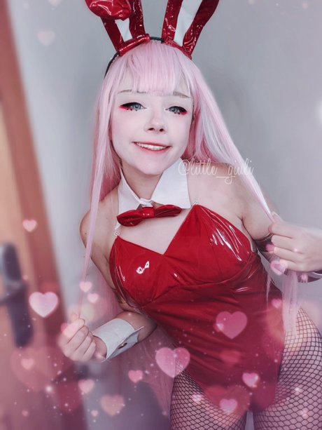 Little Giuli model nude photo