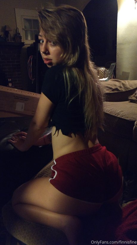 Steezy Tour model hot pics