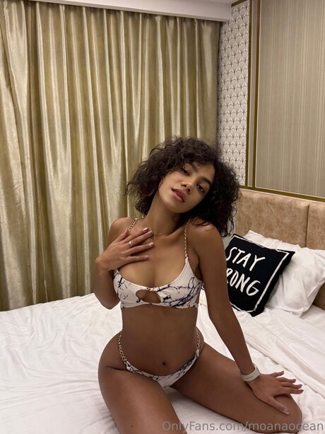 Moanaocean model nude pics