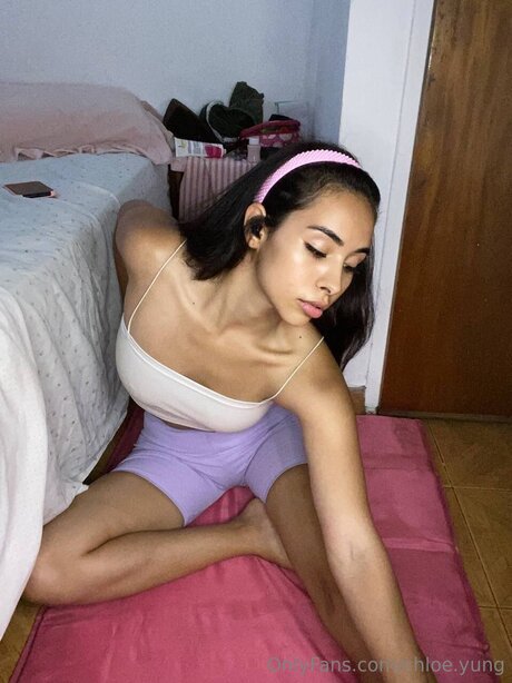 Chloe Yung xxx model photo