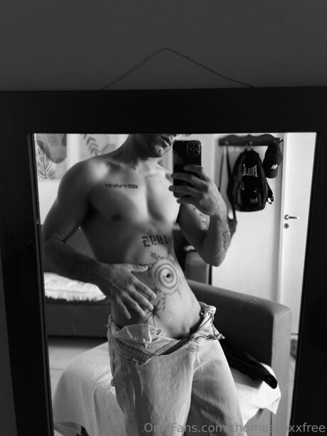 Thomascoxxfree nude star picture