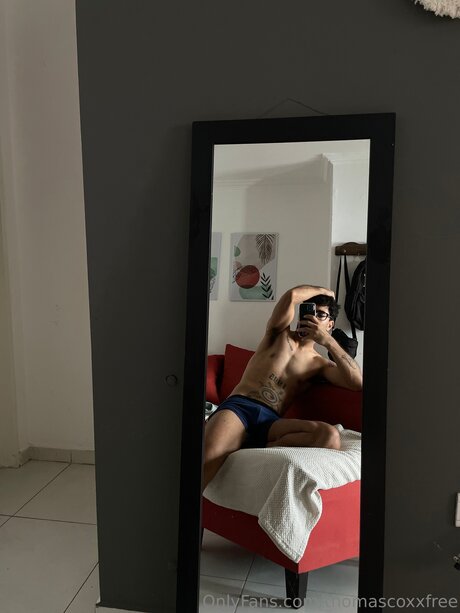 Thomascoxxfree model porn pic