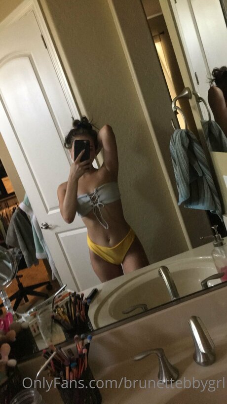 Brunettebbygrl pornstar erotic picture