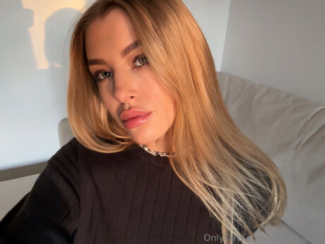 Valeria Pixie naked actress pictures