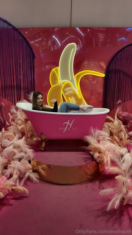 Evahazel model perfect pictures