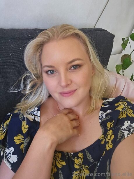 Blond Ellie sex actress photo