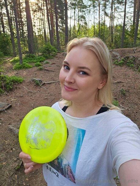 Blond Ellie sex star pic