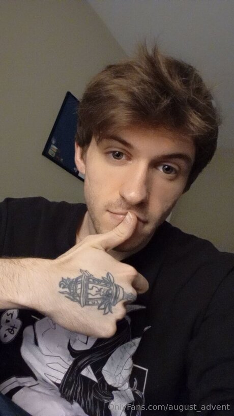 August Advent exclusive actress picture