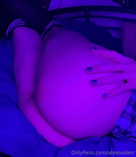 Creamiexpeach star pornographic photos