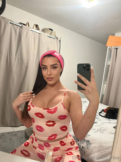 Tcarlaa pornographic model img