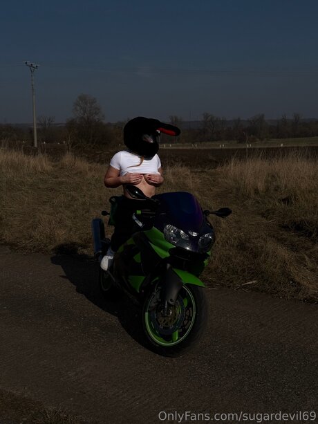 Sugardevil69 model hd picture