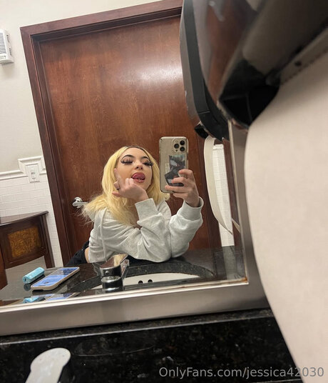 Jessica42030 erotic actress pictures