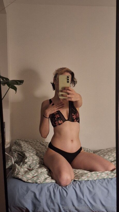 Spicyfitnesshtx erotic actress image