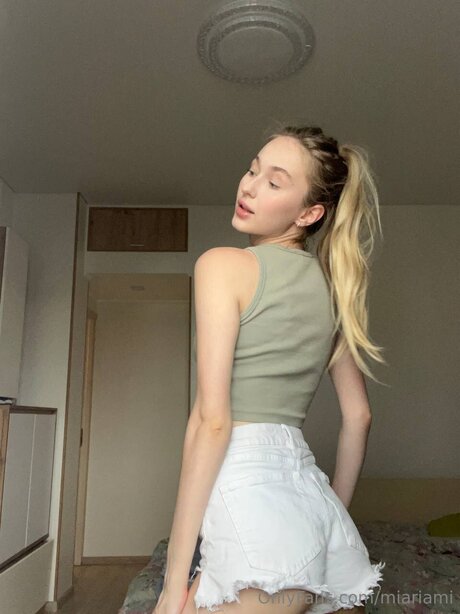 Miamiamimi pornographic star archive