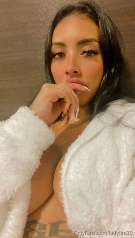 Miafoxvipp pornstar high quality gallery