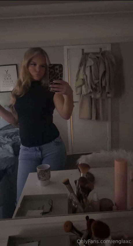 Englaxc free pornstar image