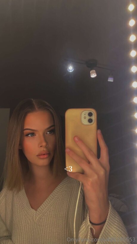 Moollyyx hot model galleries