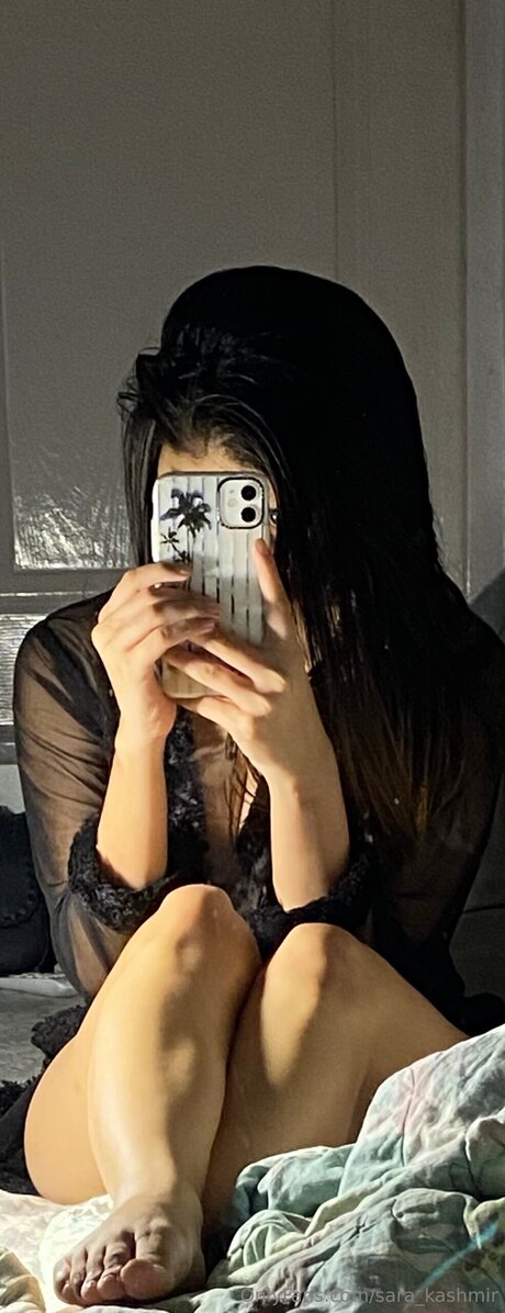 Sara Kashmir naked model img