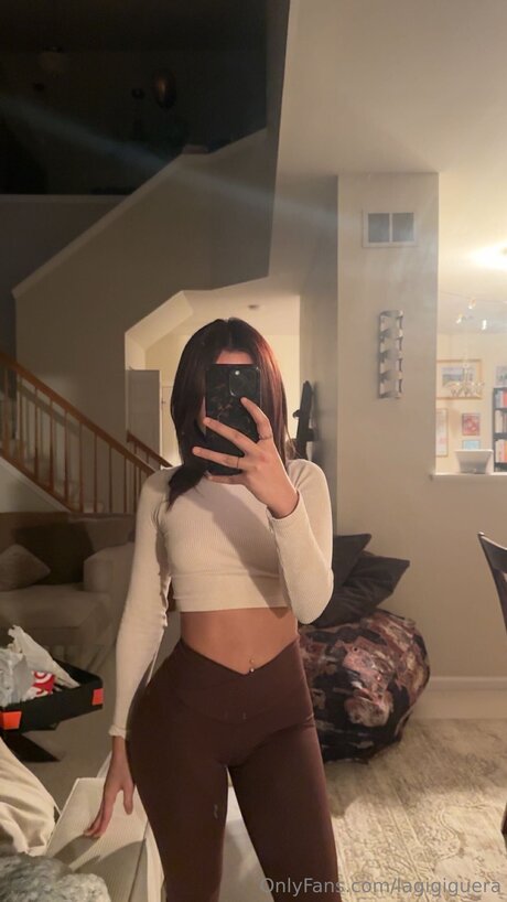 Lagigiguera model nude picture