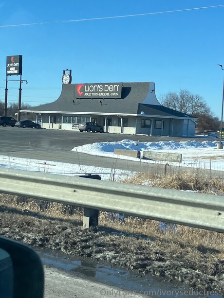 Ivoryseductress model naked picture