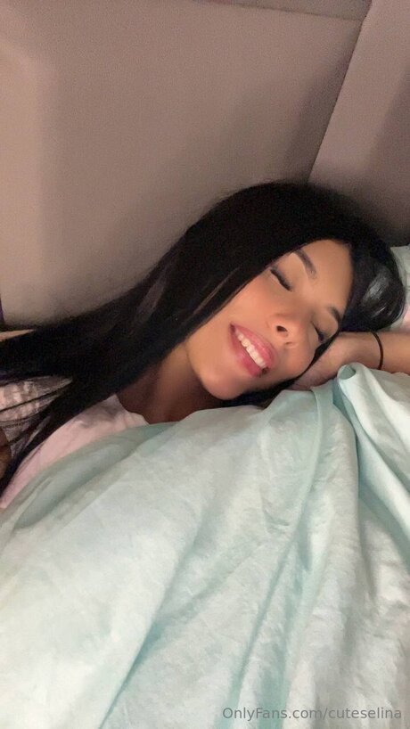 Cuteselina model hot archive