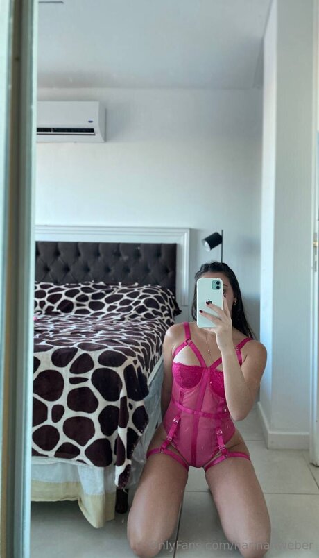 Hannahweber nude model pic