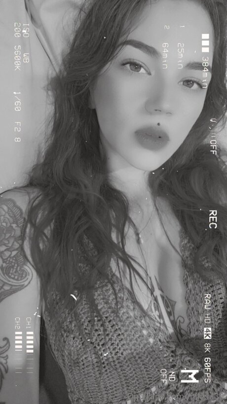 Mikki L33 nude model galleries