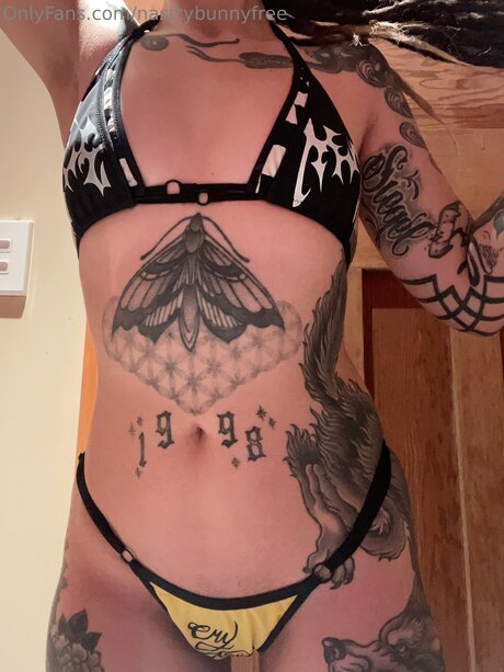 Nasttybunnyfree naked star img