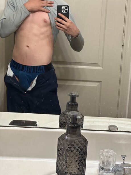 Tyemoto sexy model picture