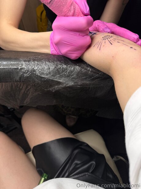 Miabloomi sexy actress photos