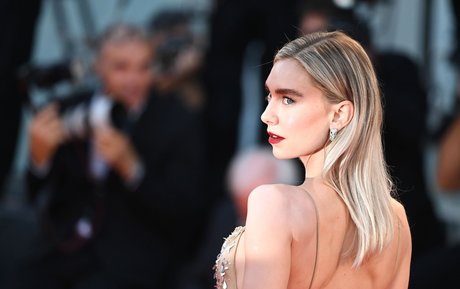 Vanessa Kirby star porn images