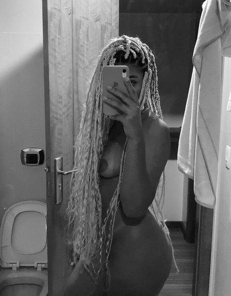 majuusilvax naked actress images