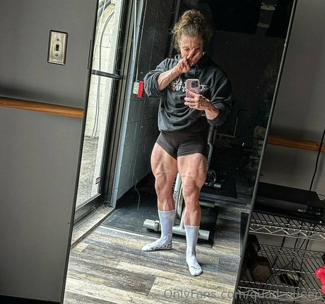 Quad queen model top image