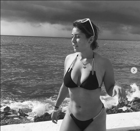 Vivi Alto sexy actress img